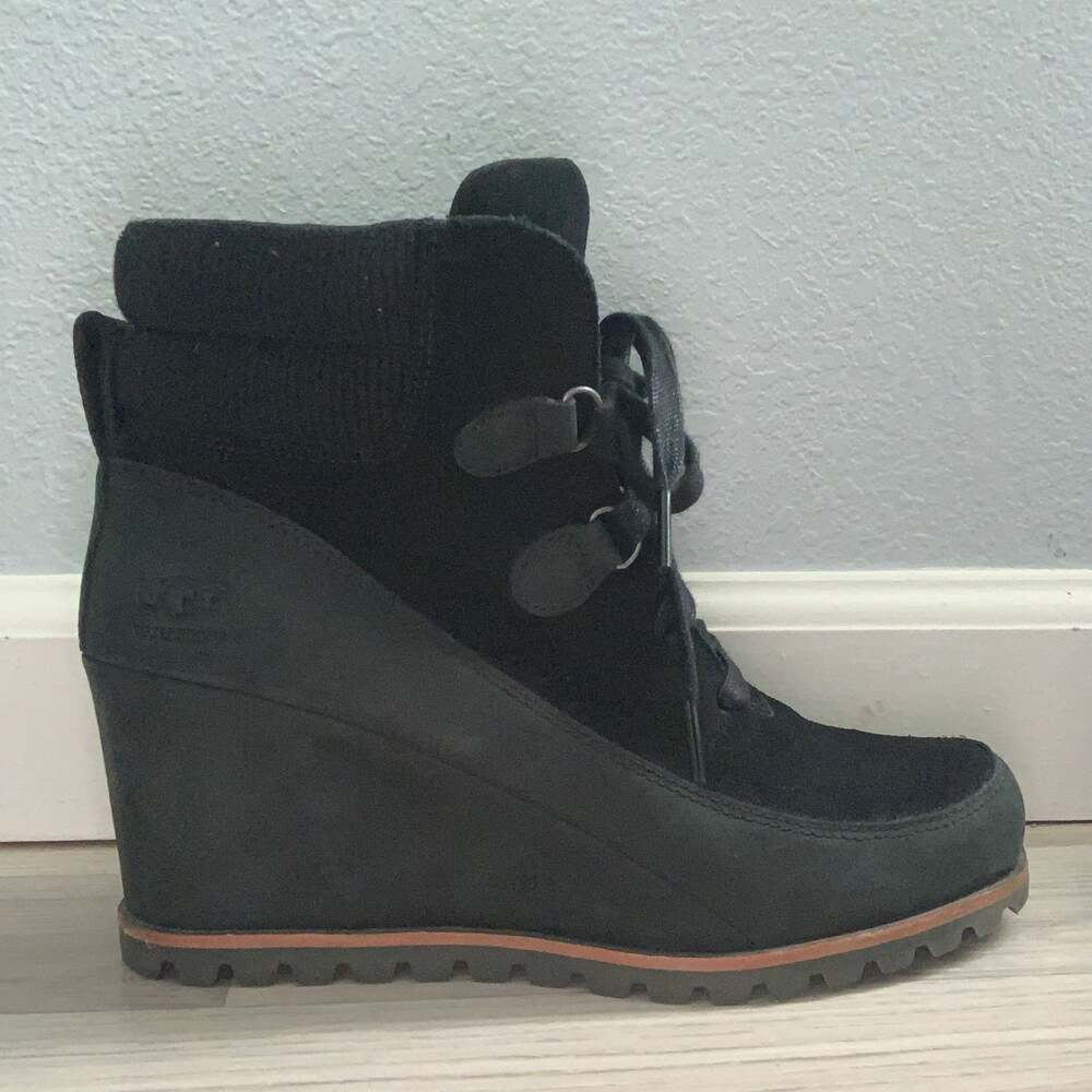 UGG Kriston Waterproof Leather and Suede Wedge Booties Size 9 Like New